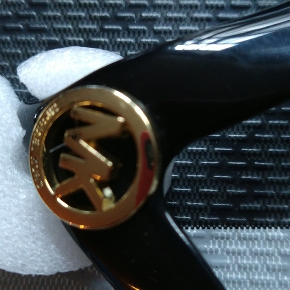 Michael kors NWOT flip-flops - Picture 2 of 7